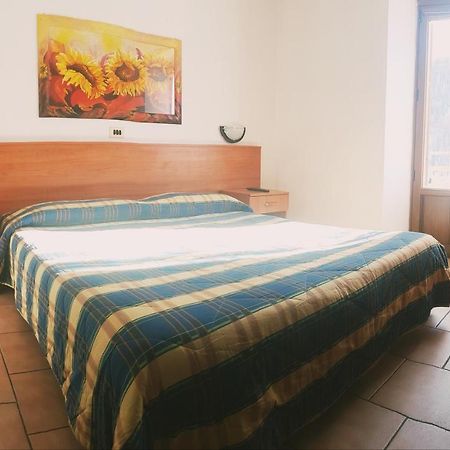 Hotel Miramonti Claviere Buitenkant foto