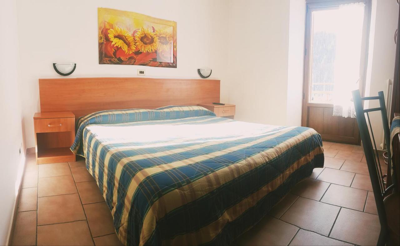 Hotel Miramonti Claviere Buitenkant foto